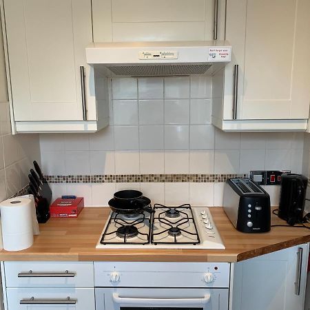 Complete 1 Bedroom Apartment With Wi-Fi, Kitchen, Tv In Heart Of Chiswick, Londres Exterior foto