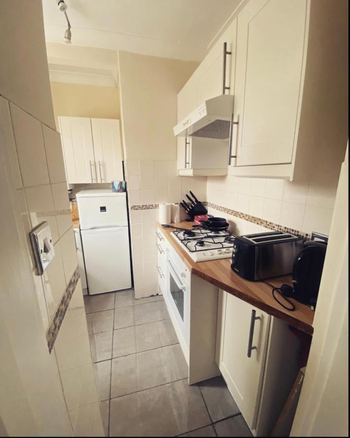 Complete 1 Bedroom Apartment With Wi-Fi, Kitchen, Tv In Heart Of Chiswick, Londres Exterior foto